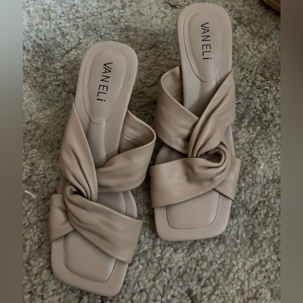 tan leather vaneli kitten heels strappy sandals size 7.5